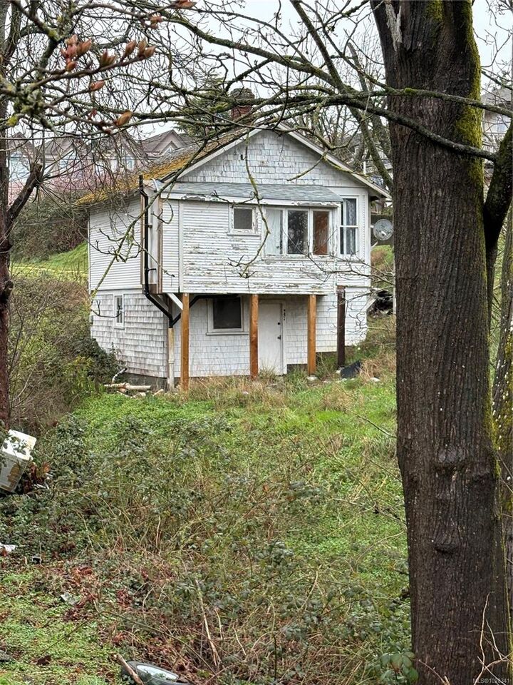 Property Photo: 3135 Washington Ave BC V9A 1P8