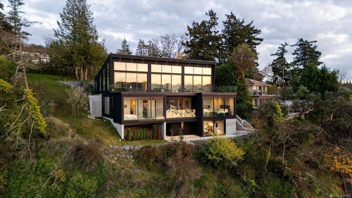 2701 Sea View Rd — photo 1