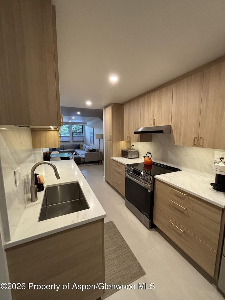 Property Photo:  907 Vine Street  CO 81611 