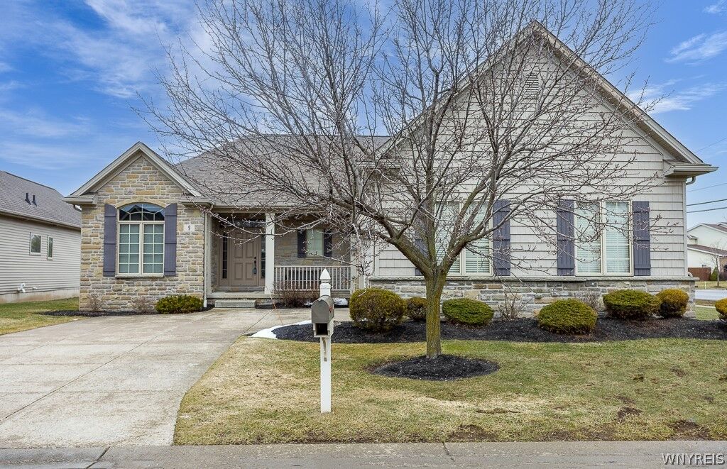 Property Photo:  9 Hidden Creek Court  NY 14221 