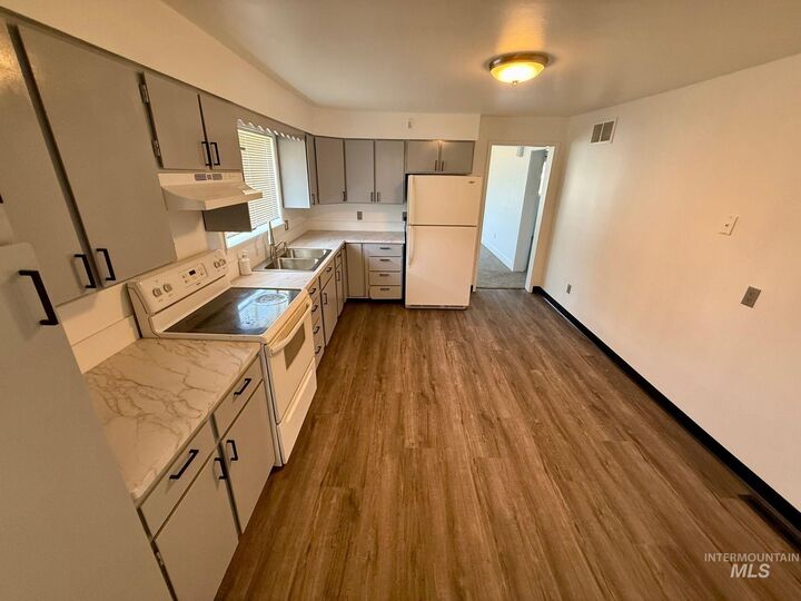 Property Photo: 517 12th St WA 99403