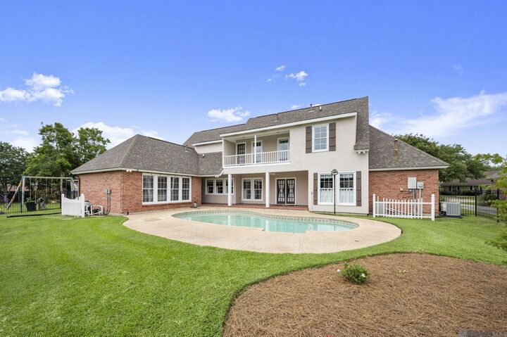 Property Photo:  12511 S Lake Sherwood Ave  LA 70816 