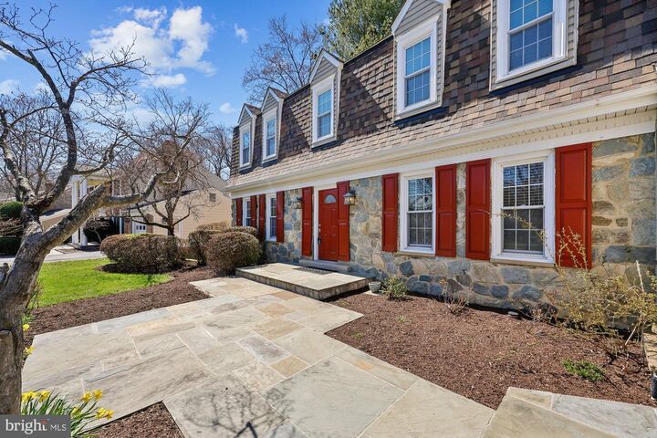 Property Photo: 18 Kaywood Court MD 20905