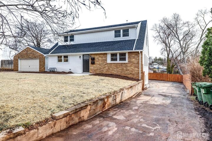 Property Photo:  3 Meadow Road  NJ 08817 