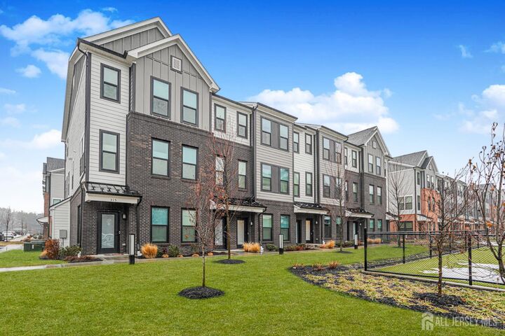 Property Photo:  307 Peyton Place  NJ 08901 