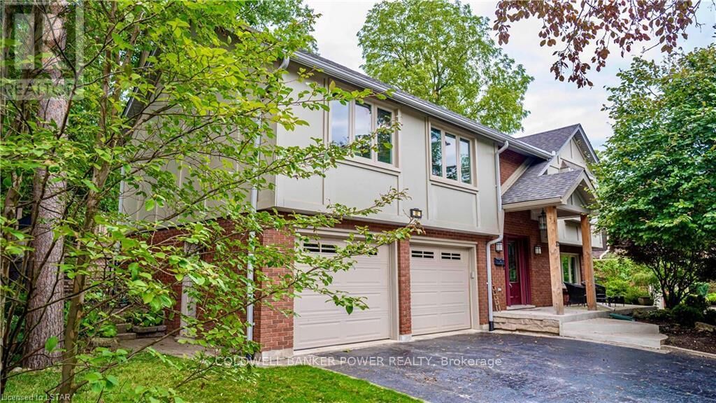 Photo de la propriété:  32 Conifer Court  ON N6K 2X4 