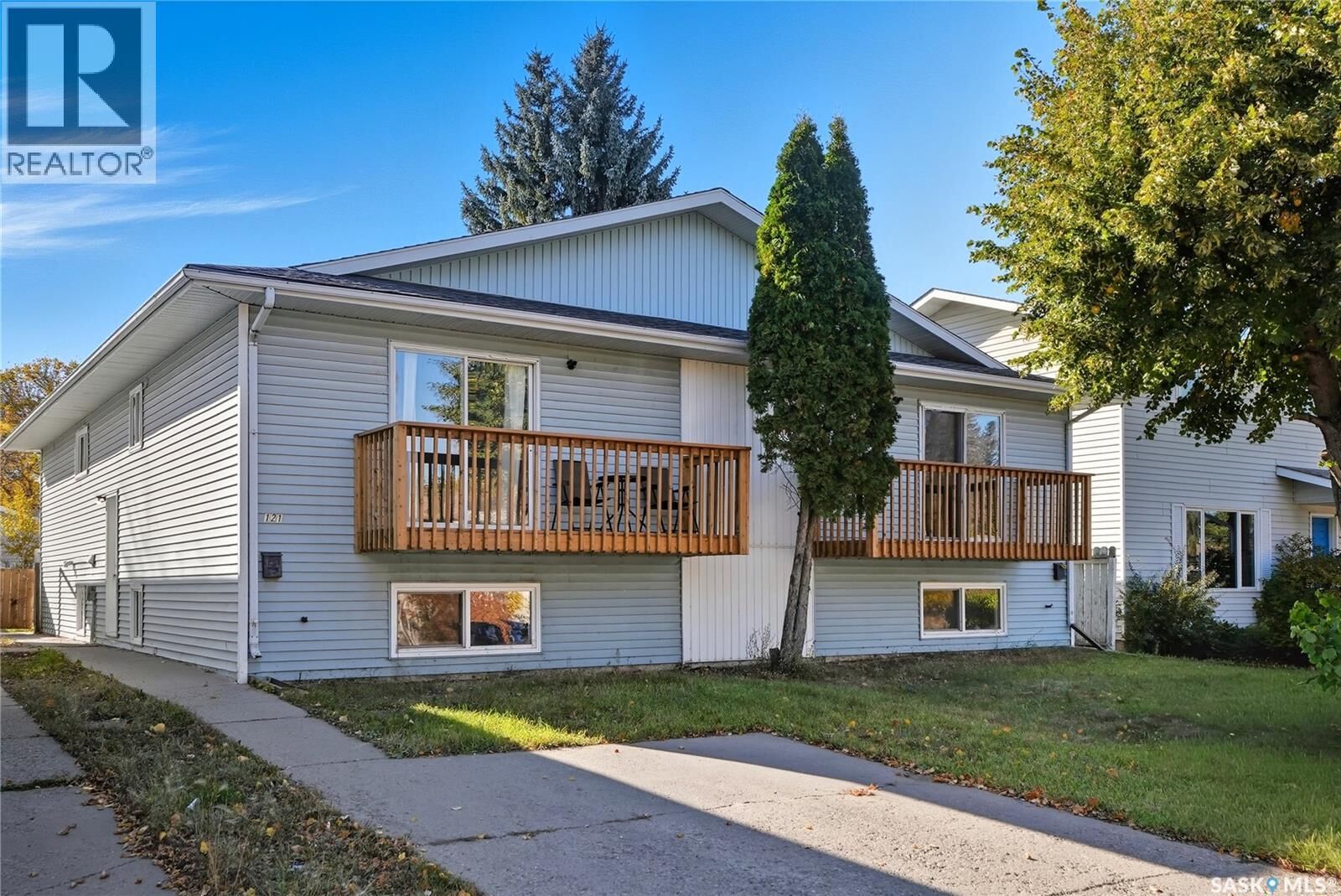Property Photo:  119 - 121 Olmstead Road  SK S7M 4L9 