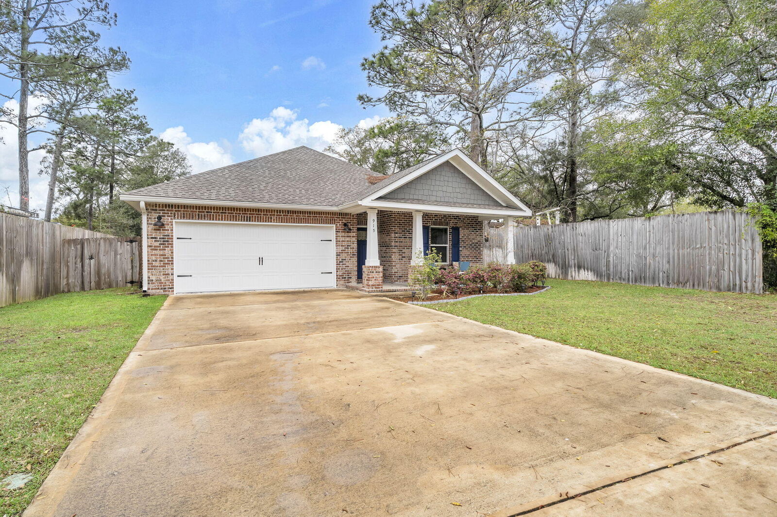 Property Photo: 915 Linden Avenue FL 32578