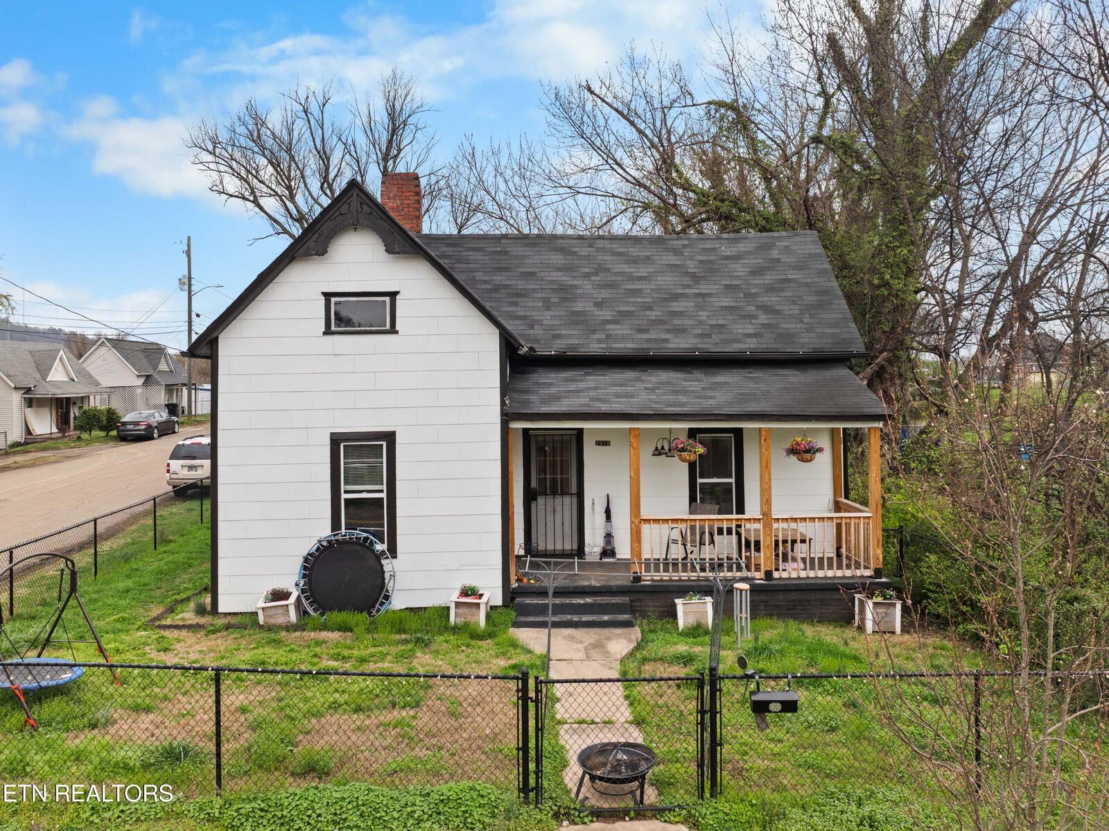 Property Photo: 2918 Johnston St TN 37921