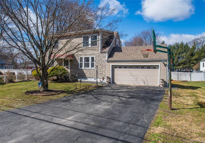 Property Photo:  5 Croft Road  NY 12603 