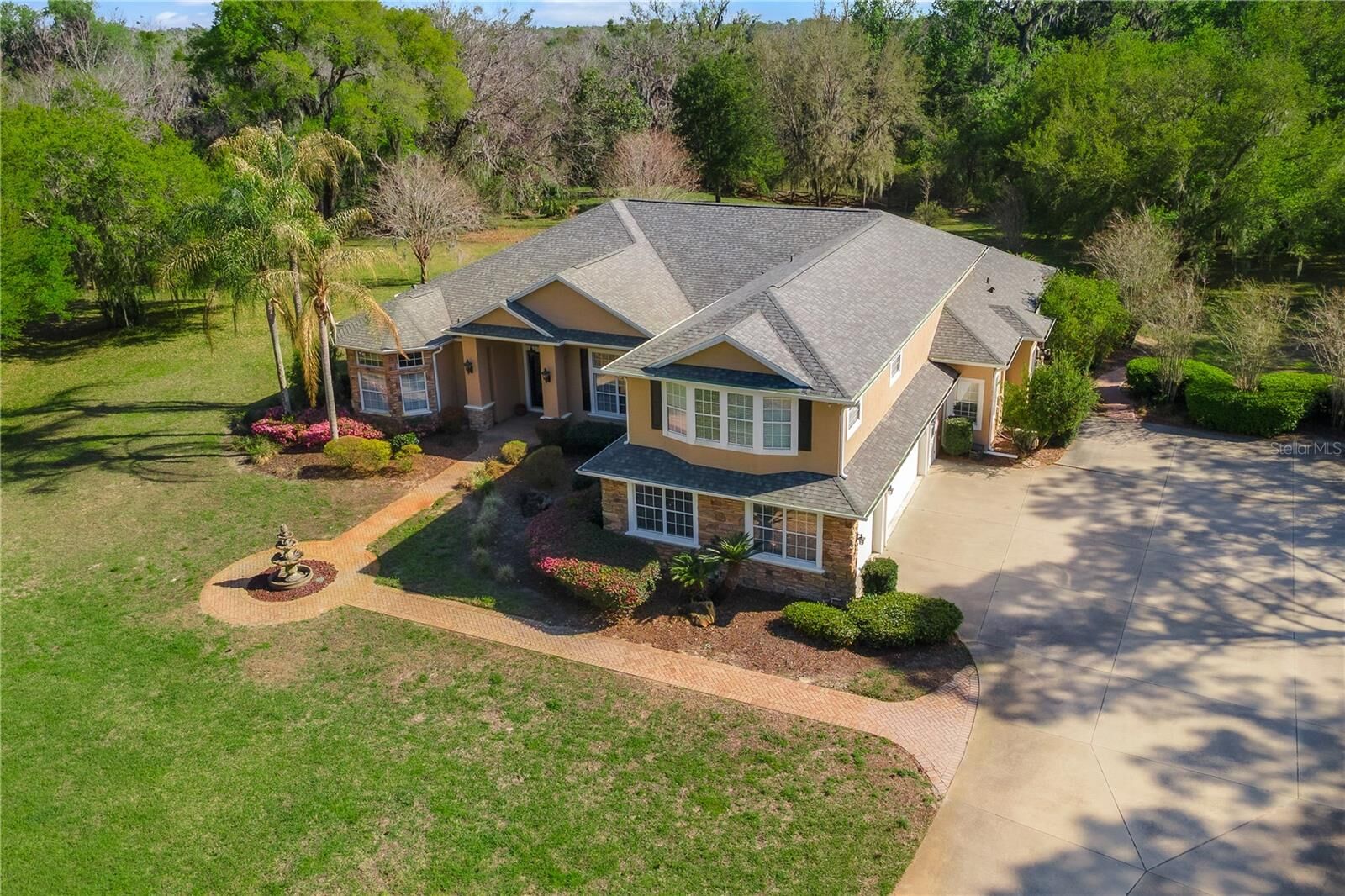 Property Photo:  6826 Silver Charm Court  FL 34748 
