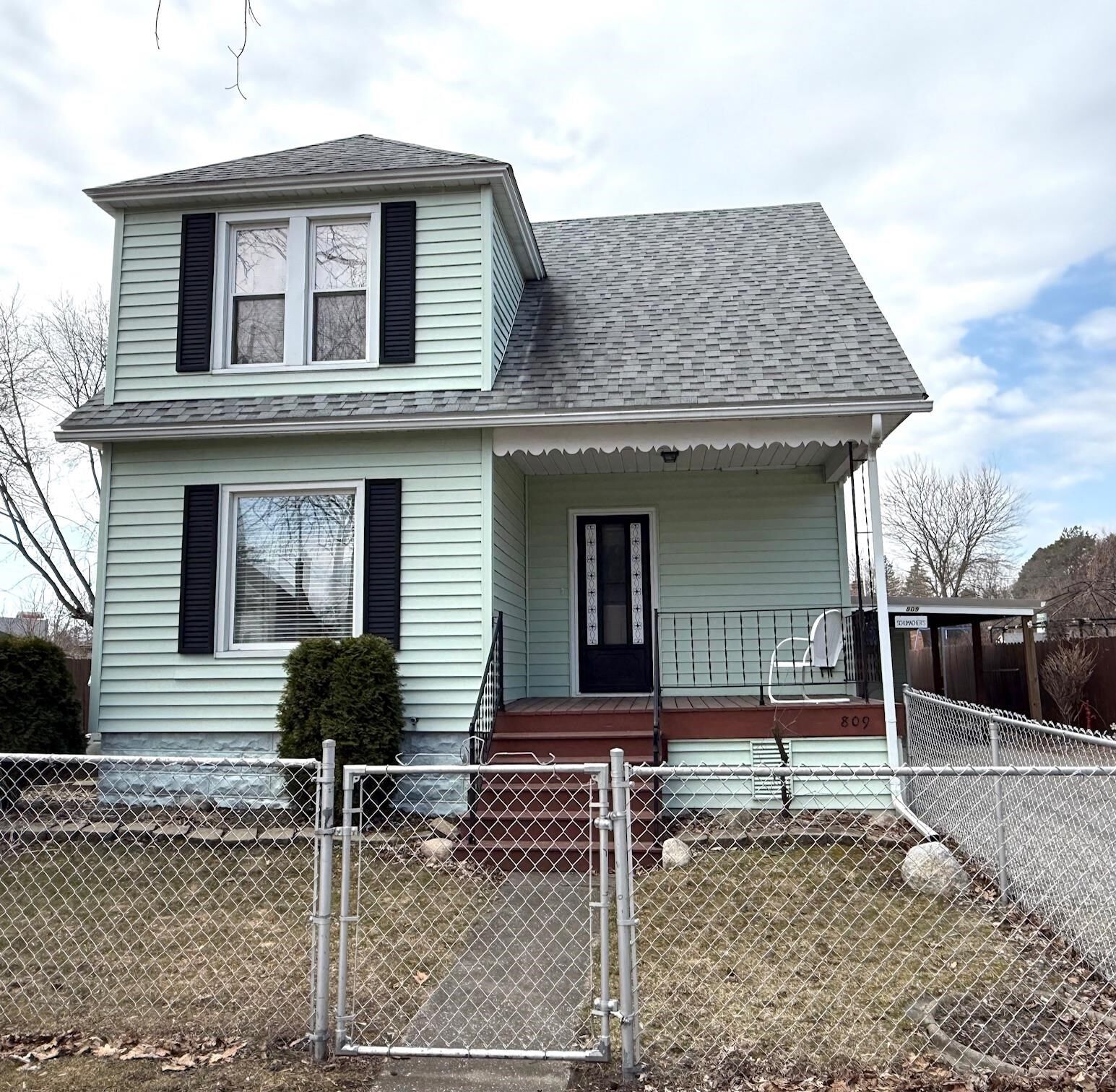 Property Photo:  809 N Linn Street  MI 48706 