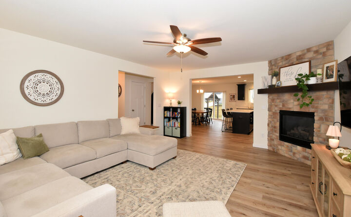 Property Photo:  1870 Nottingham Dr  WI 53182 