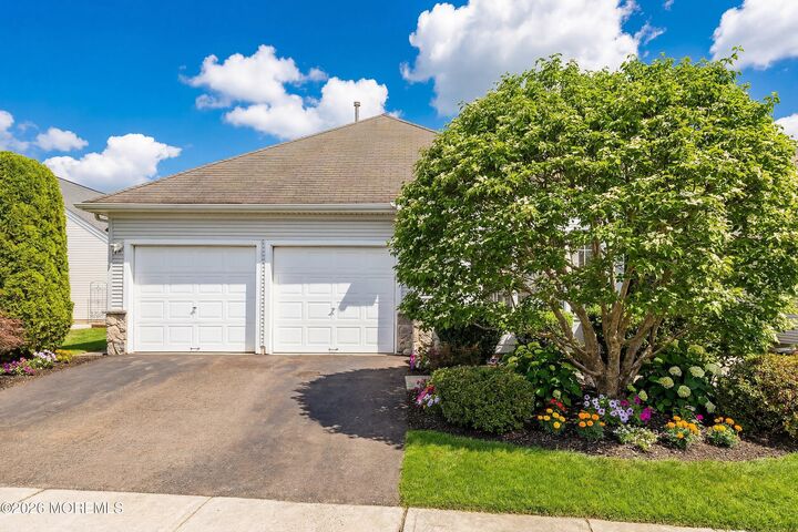 Property Photo:  12 Dunrovin Court  NJ 08759 