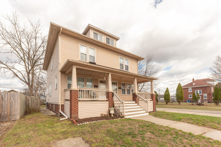 Property Photo: 35324/ 326 Chestnut Street MI 48184