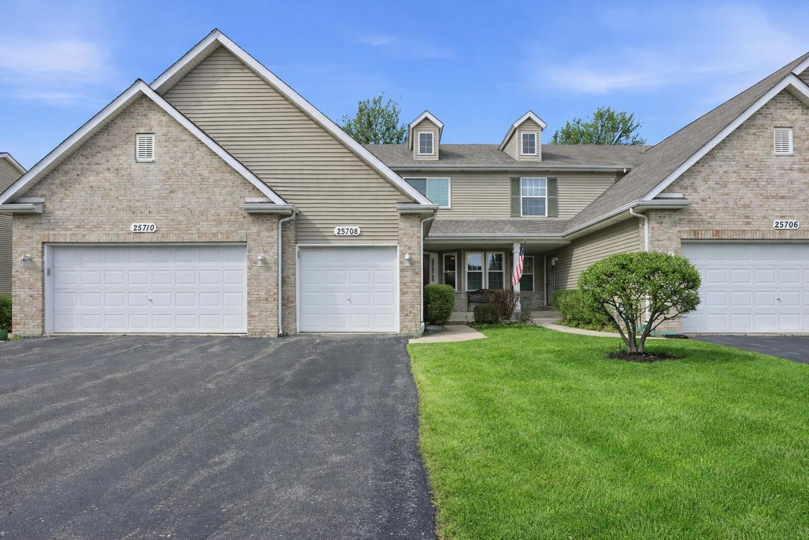 Property Photo:  25708 S Bridle Path  IL 60410 