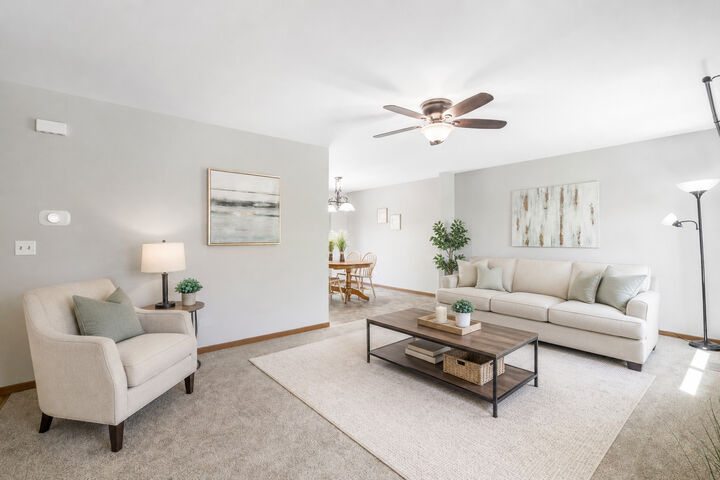 Property Photo:  2212 Oak Leaf Court  IL 60046 