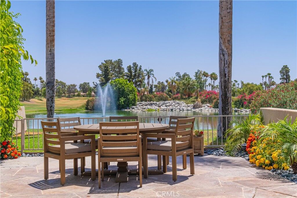 Property Photo:  228 W Kavenish Drive W  CA 92270 