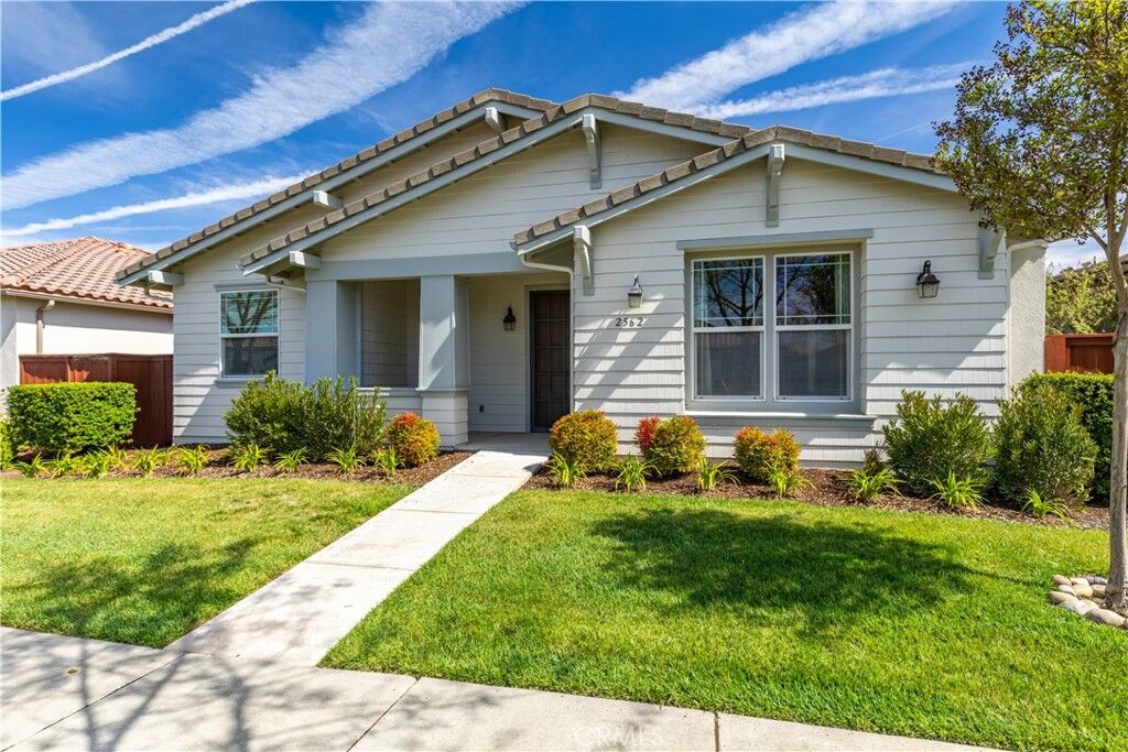 Property Photo:  2562 Alameda Drive  CA 93446 