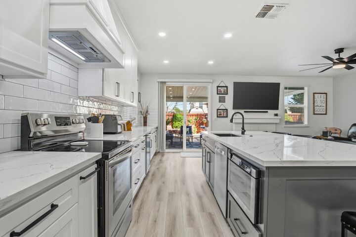 Property Photo:  648 Costa  CA 95648 