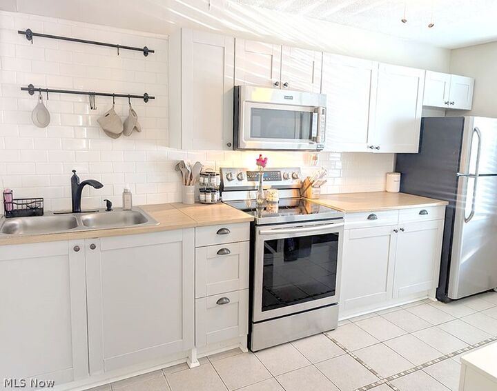 Property Photo: 7046 Southern Boulevard OH 44512