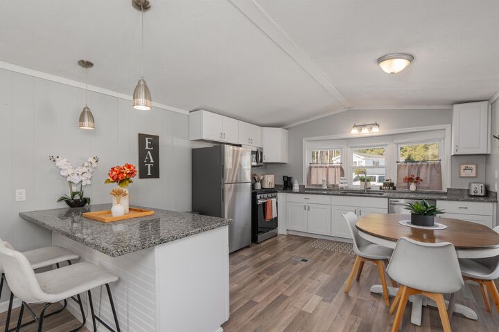 Property Photo:  7 Lynn Lane  NH 03867-5157 