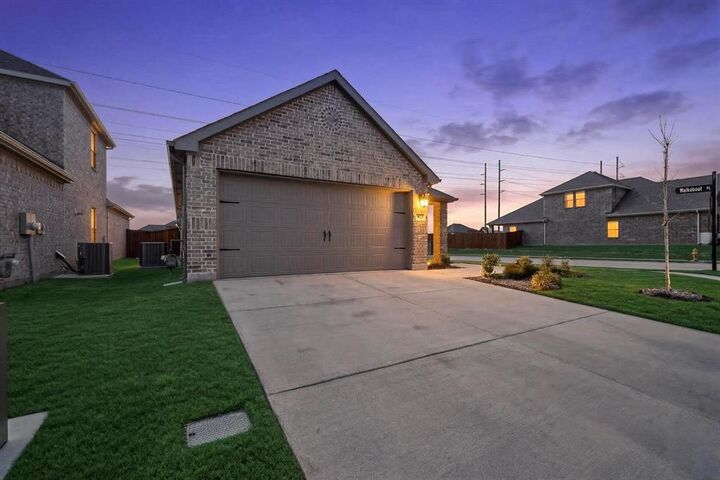 Property Photo:  621 Cherish Day Drive  TX 75166 
