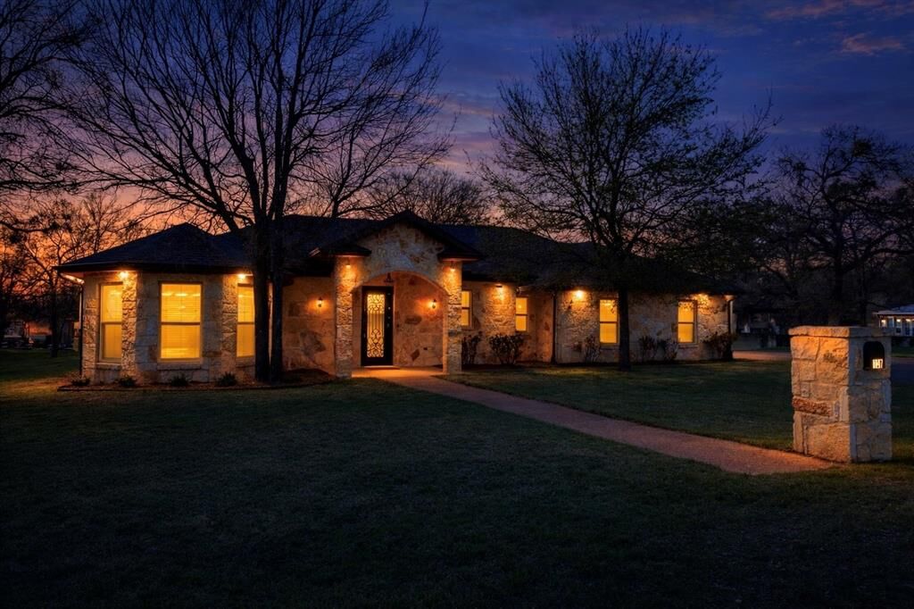 Property Photo:  139 Saddlewood  TX 76705 
