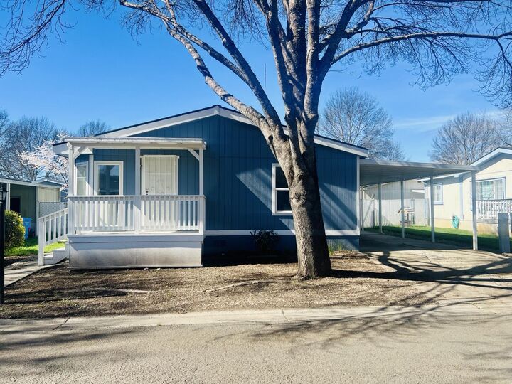 Property Photo: 633 E Archwood Drive Unit 43 OR 97524