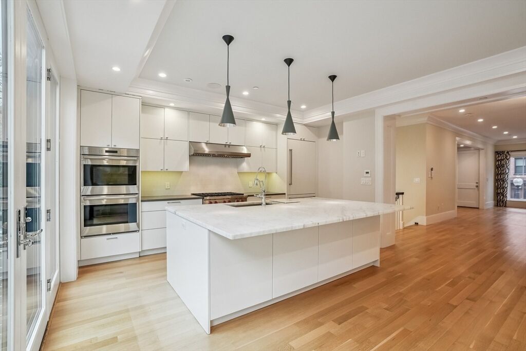 Property Photo:  196 West Springfield St 1  MA 02118 