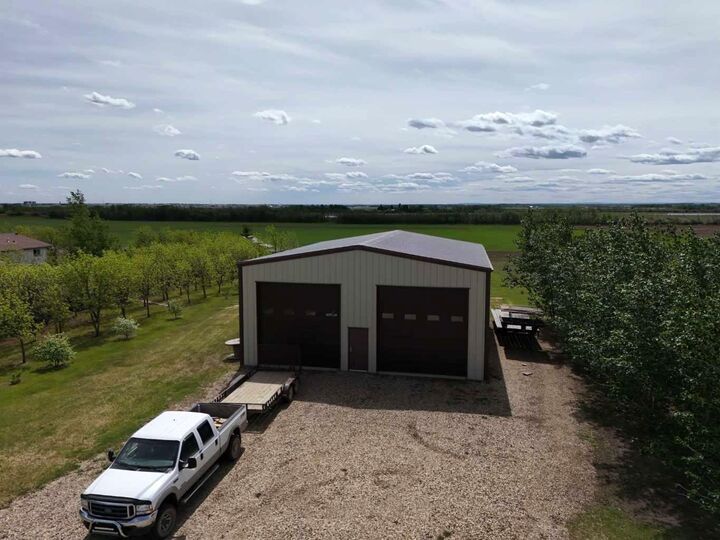 Property Photo: 64033 Township Road 720 AB T8X 4K4