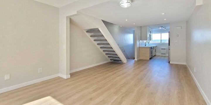 Property Photo:  2400 15 Street SW 29  AB T2T 5S3 