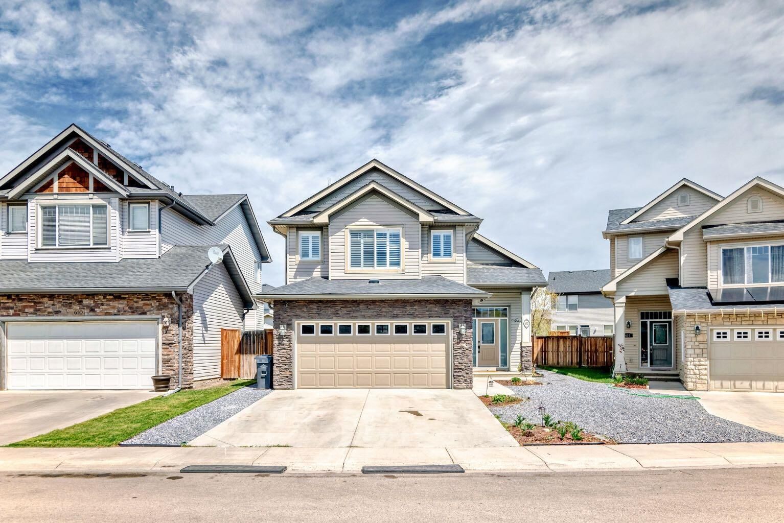 Property Photo: 612 Montgomery Close SE AB T1V 0B7