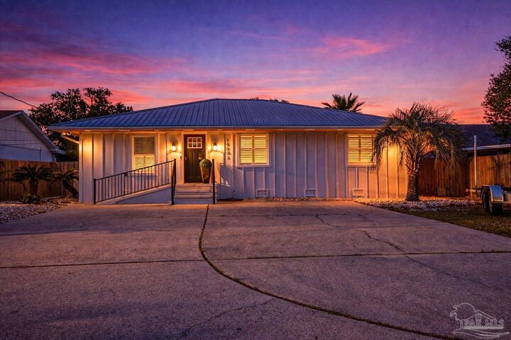 Property Photo: 14032 Waterview Dr FL 32507