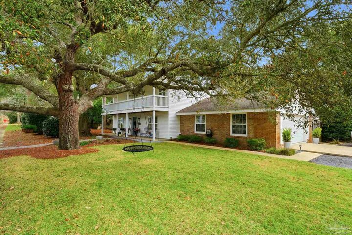 Property Photo: 116 S Sunset Blvd FL 32561