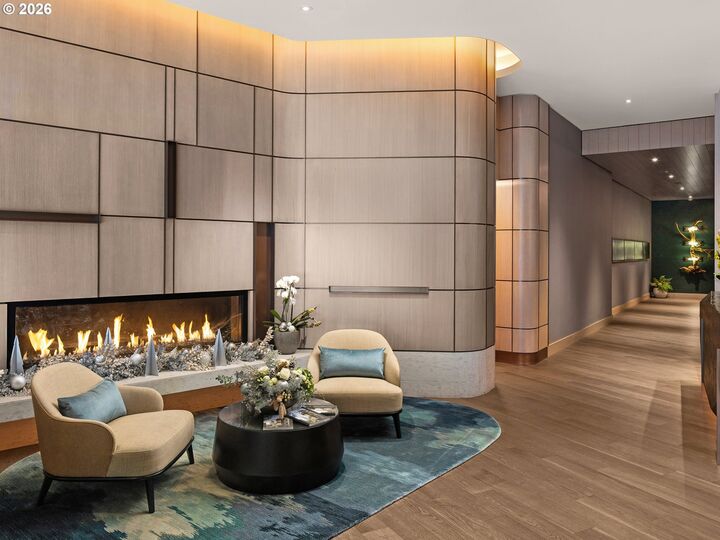 Property Photo: 550 SW 10th Ave 3004 OR 97205