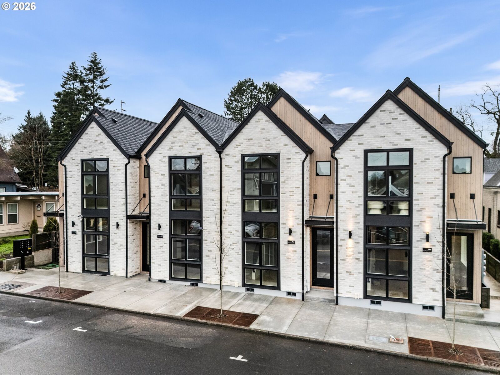 Property Photo: 1911 Broadway St 3 WA 98663