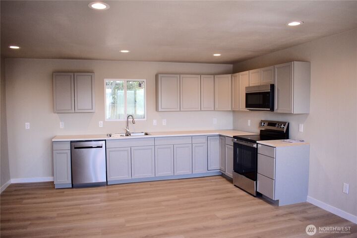 Property Photo: 9854 Apple Road NE WA 98837