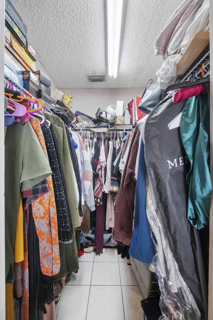 Property Photo:  7259 Papaya Way  FL 33321 