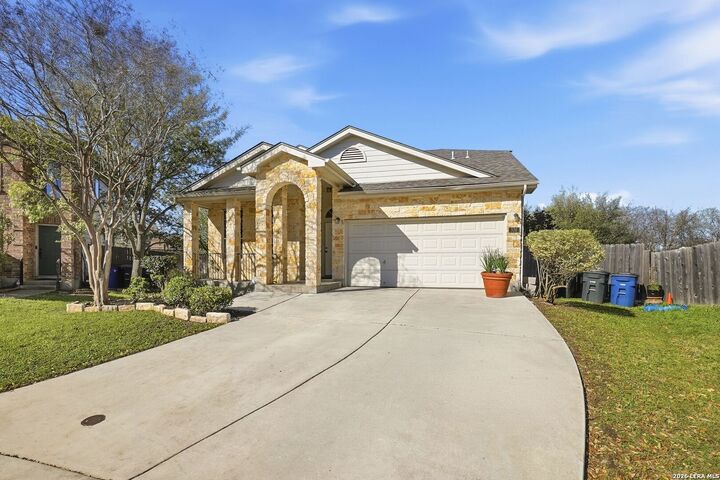 Property Photo:  530 Zapata  TX 78130 