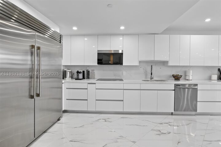 Property Photo:  4000 Island Blvd 2301  FL 33160 