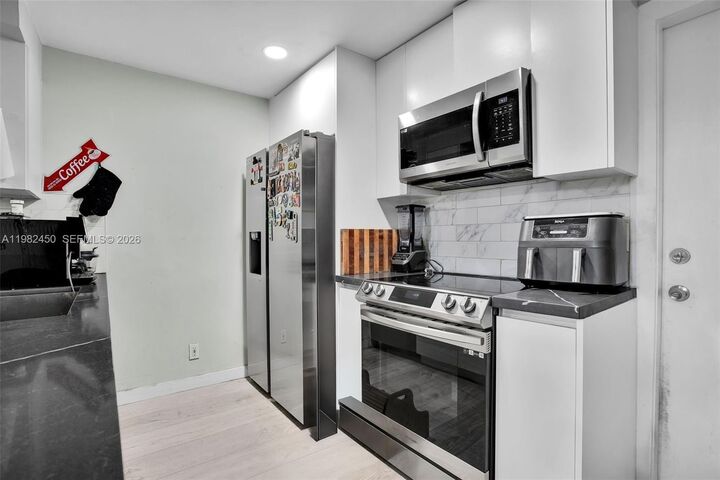 Property Photo: 850 Sorrento Dr FL 33326