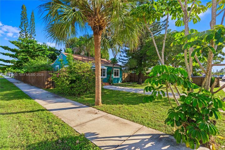 Property Photo:  2447 Wilson St  FL 33020 