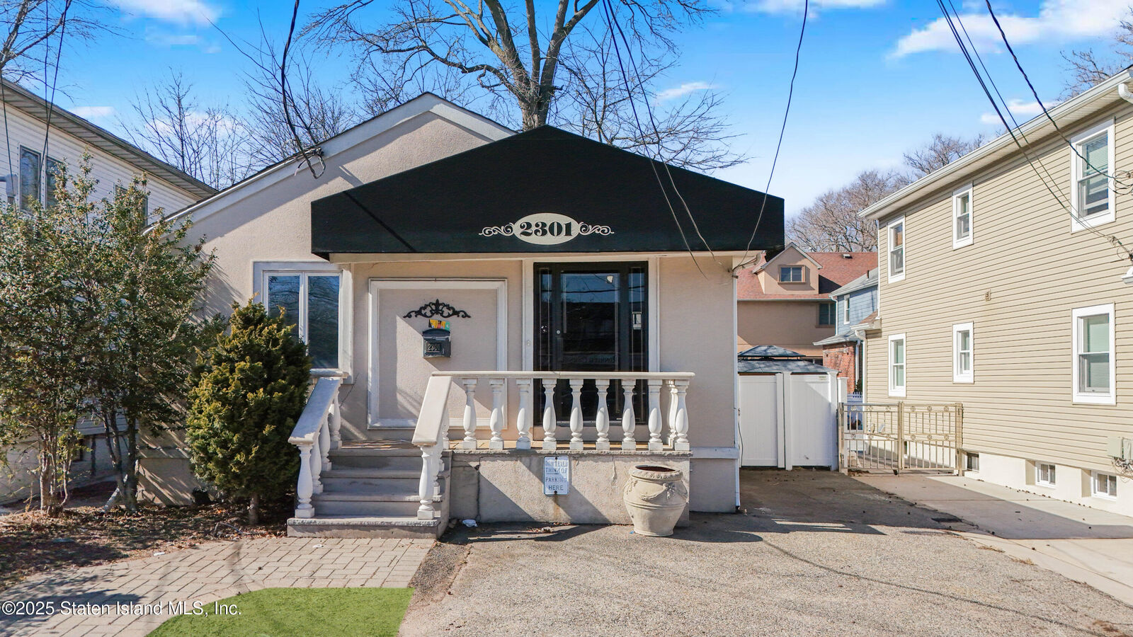 Property Photo:  2301 Hylan Boulevard  NY 10306 