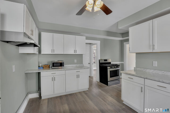 Property Photo:  23 Day Street 3  CT 06051 