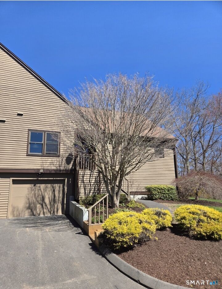 Property Photo:  10 Juniper Circle 10  CT 06468 