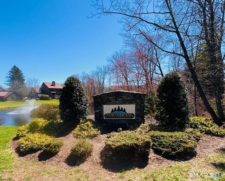 Property Photo:  10 Juniper Circle 10  CT 06468 