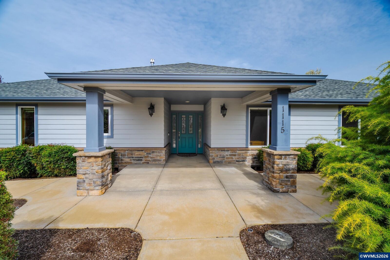 Property Photo:  1115 Skookum Dr  OR 97381 