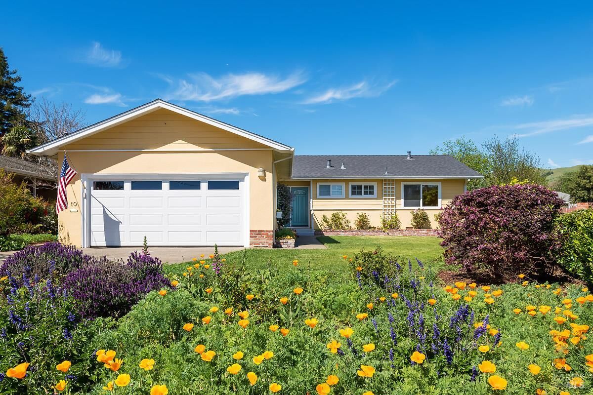 Property Photo:  10 Saint John Court  CA 94947 