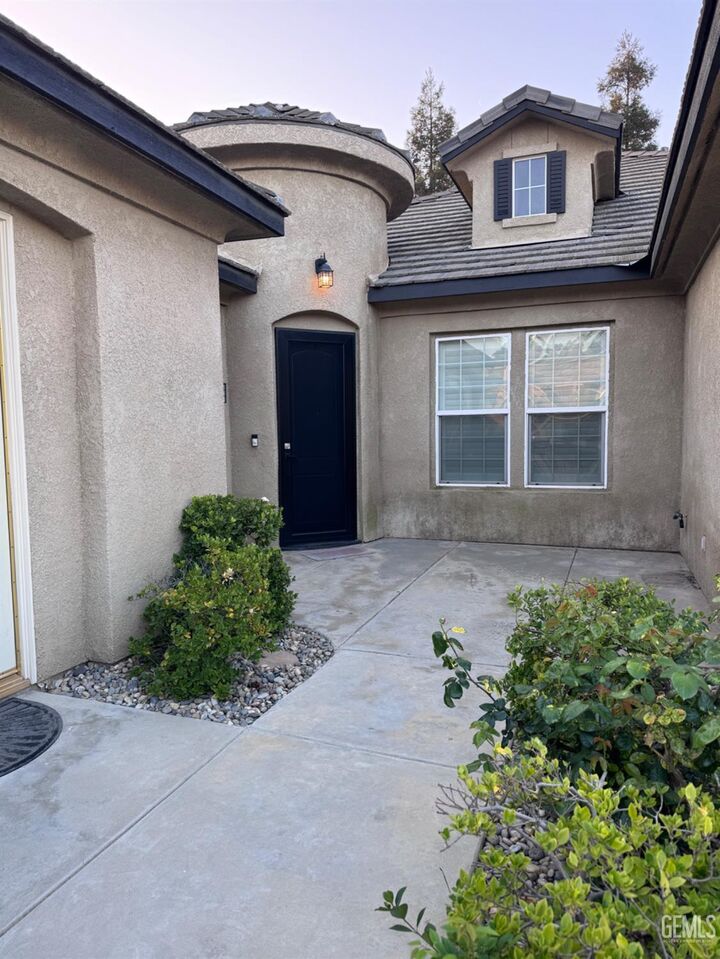 Property Photo:  9303 Via Lugano  CA 93312 